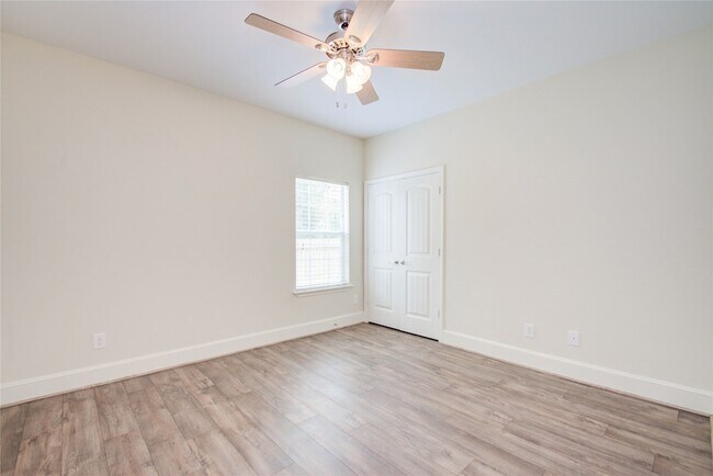 Building Photo - 10572 Twin Oak Dr