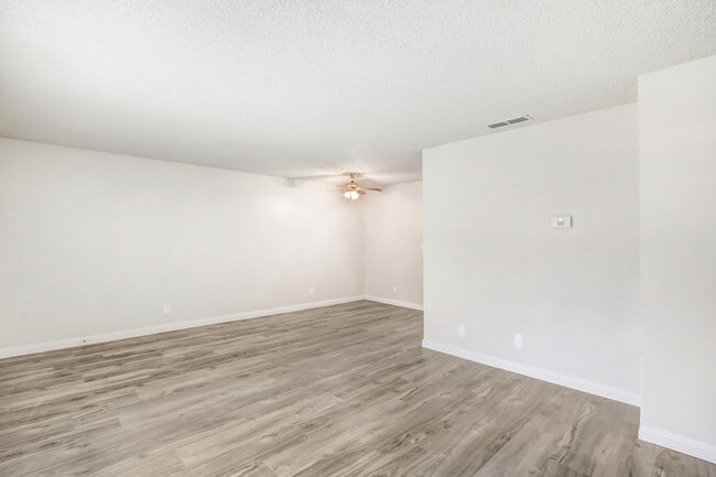 Building Photo - Beautiful 1 bedroom 1 Bath Unit