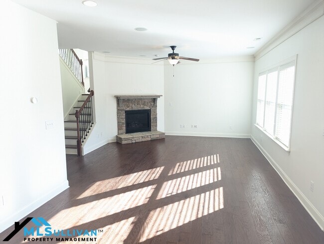 Building Photo - 833 Poplar St