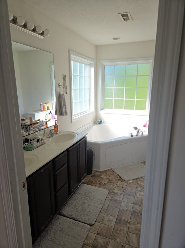 Building Photo - 213 Cottage Brook Ct