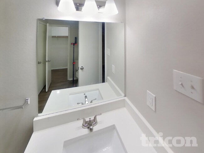 Building Photo - 2641 Bandera Pl