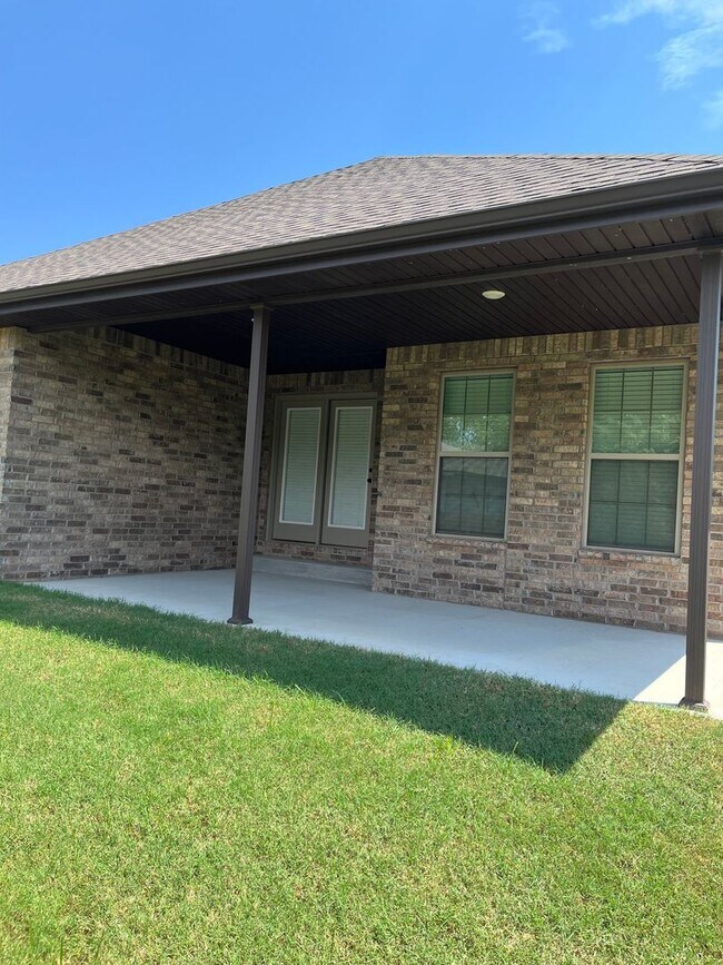 Building Photo - 380 Fox Cir