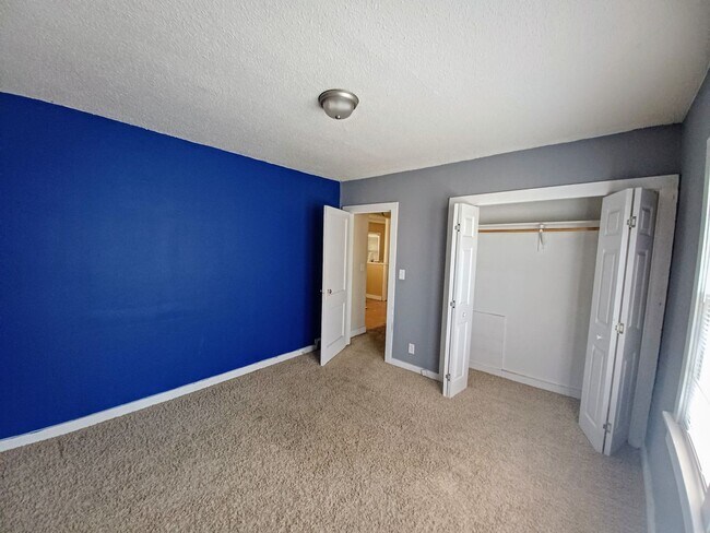 Building Photo - Cute 2 bedroom, 1 bathroom home on Southeast side