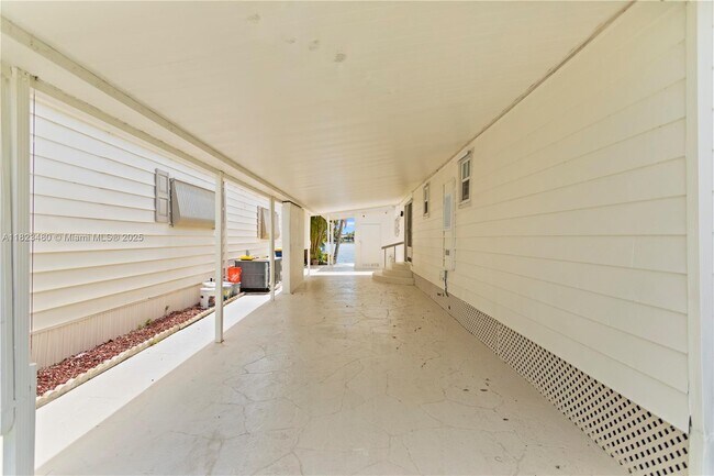 Building Photo - 5620 Lagoon Dr