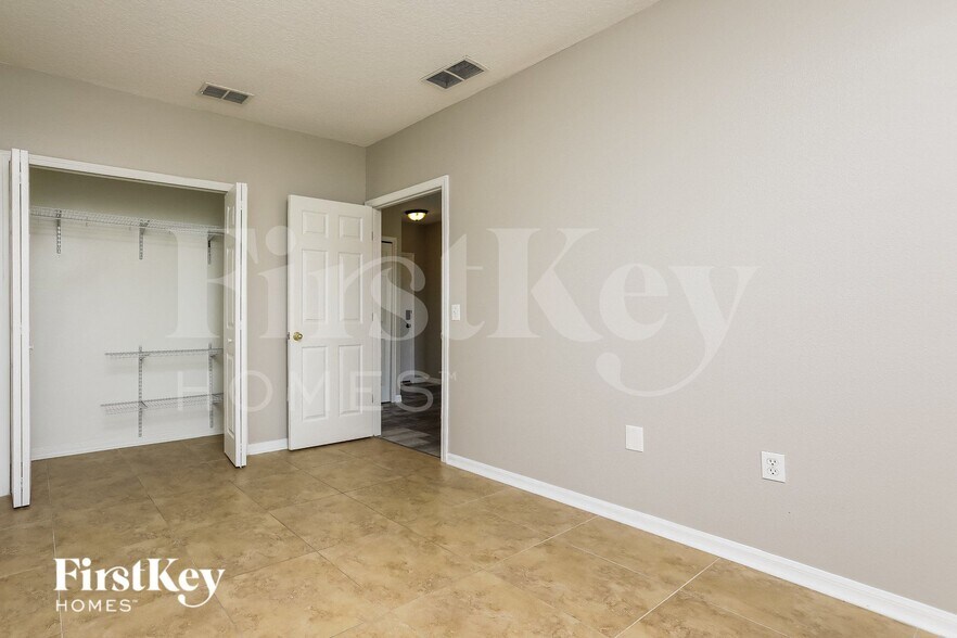 Building Photo - 939 Cumberland Dr