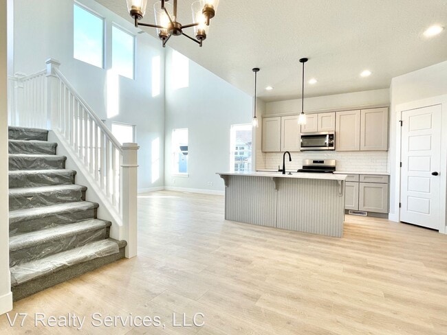 Building Photo - 3 br, 2.5 bath House - 4306 W. Silver Peak...