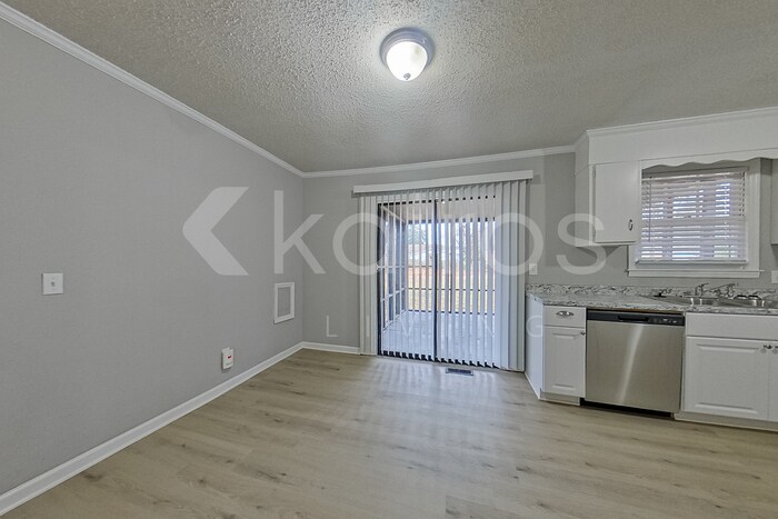 Building Photo - 1822 Sedgefield St