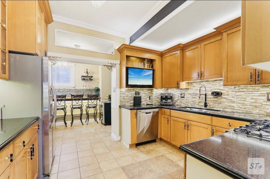 Kitchen - 708 N Rockwell St