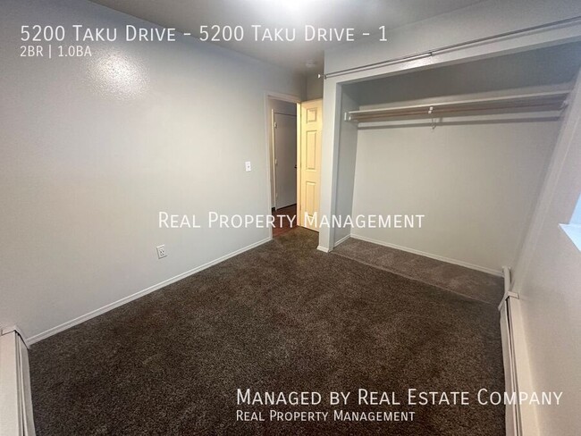 Building Photo - One Bedroom One Bath Apartment Four Minute...