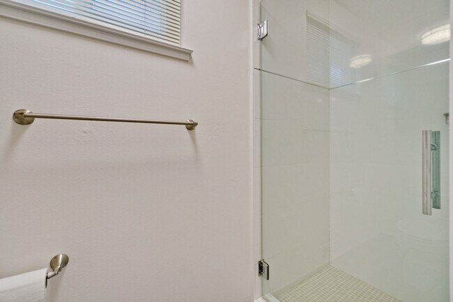 Building Photo - 5097 Forest Glen Dr