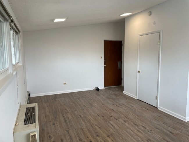 Building Photo - 3400 Main St