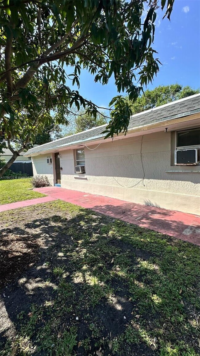 Building Photo - COLLEGE TRACT
