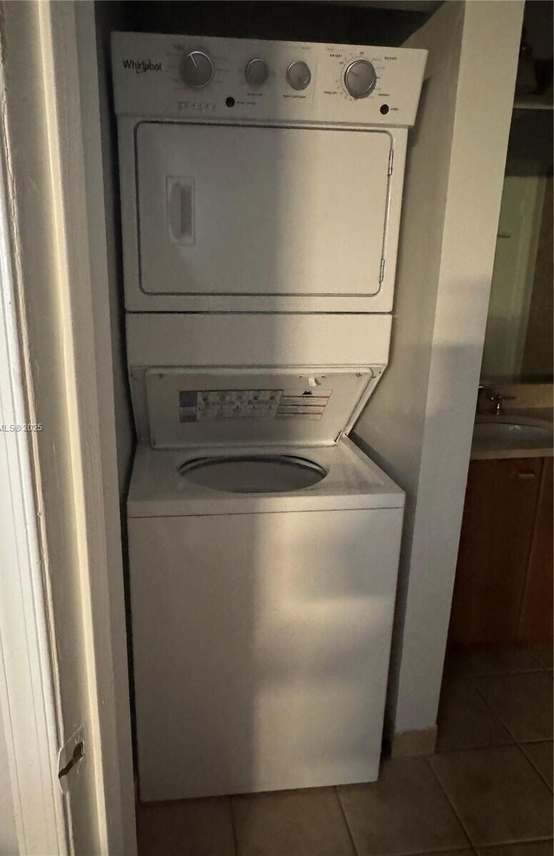 Building Photo - 1355 Crystal Way