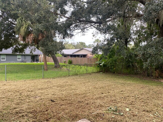 Building Photo - Nice 2 Bedroom 2 Bath duplex in Lakeland