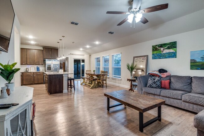 Building Photo - 108 Arrowhead Dr