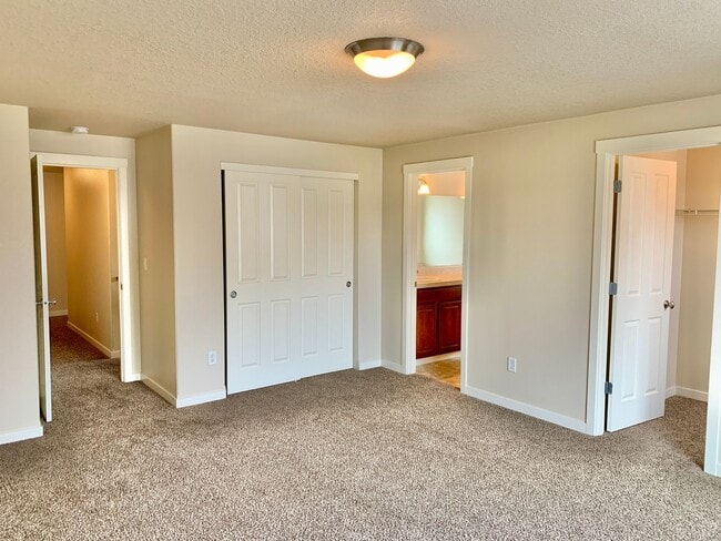 Building Photo - DON'T MISS THIS ONE...  - Quiet, 4 bedroom...