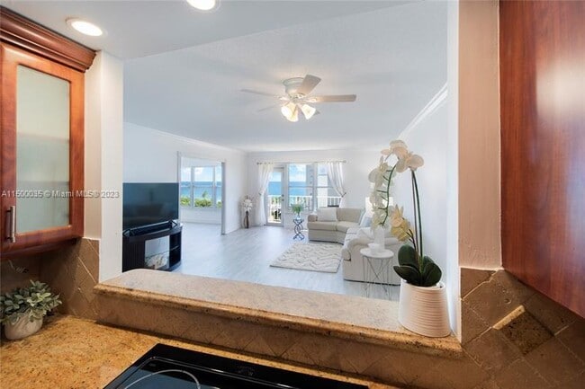 Building Photo - 3000 E Sunrise Blvd