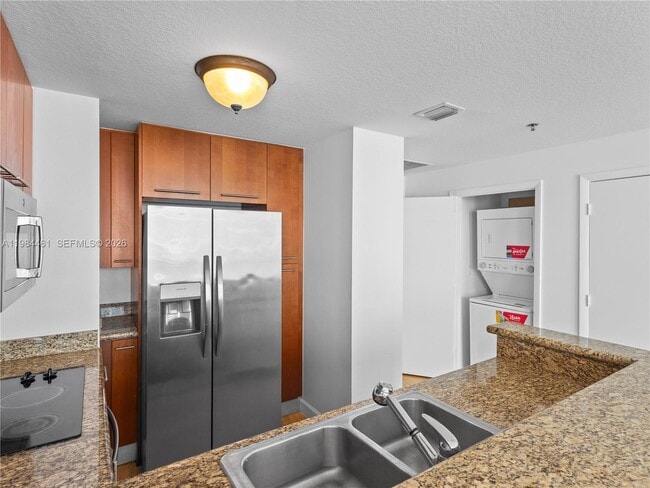 Building Photo - 6515 Collins Ave