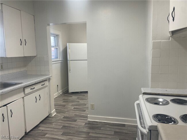 Building Photo - 958 E Wilbeth Rd