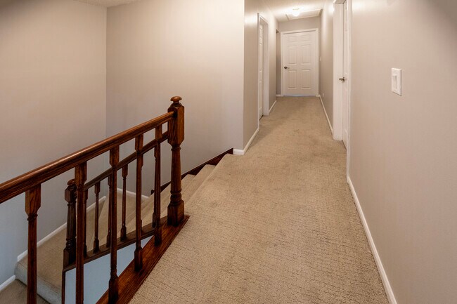 Building Photo - 329 Redwing Dr