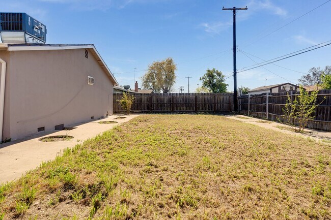 Building Photo - 7726 Laurie Way