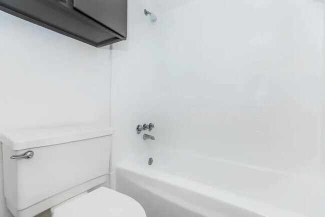 Building Photo - 4400 Memorial Dr