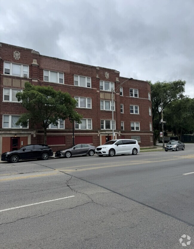 Building Photo - 7735 N Sheridan Rd