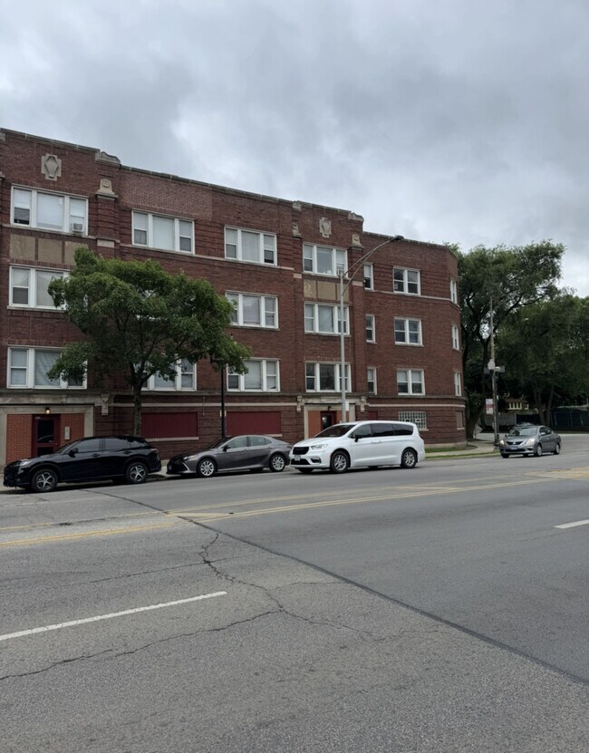 Primary Photo - 7755 N Sheridan Rd