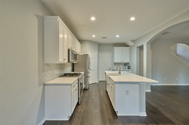 Building Photo - 87 Benedict Canyon Loop