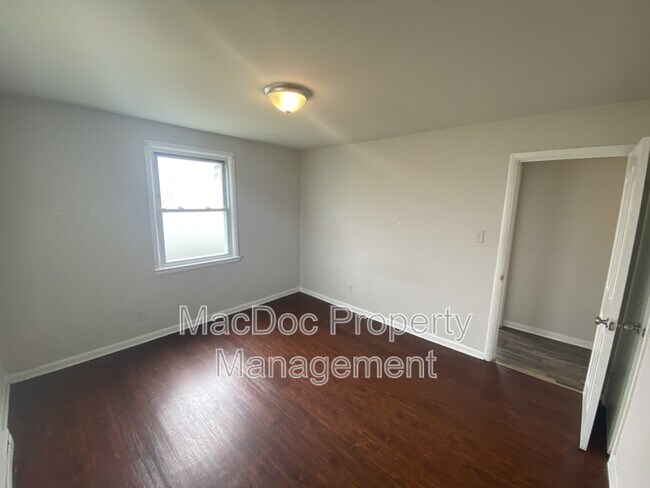 Building Photo - 1500 Airport Ave