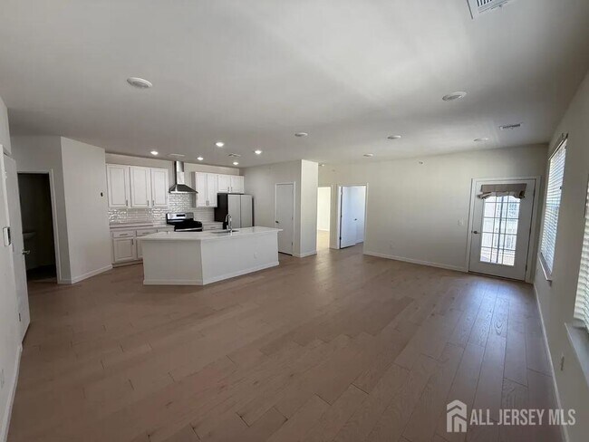 Building Photo - 243 Lohan Dr