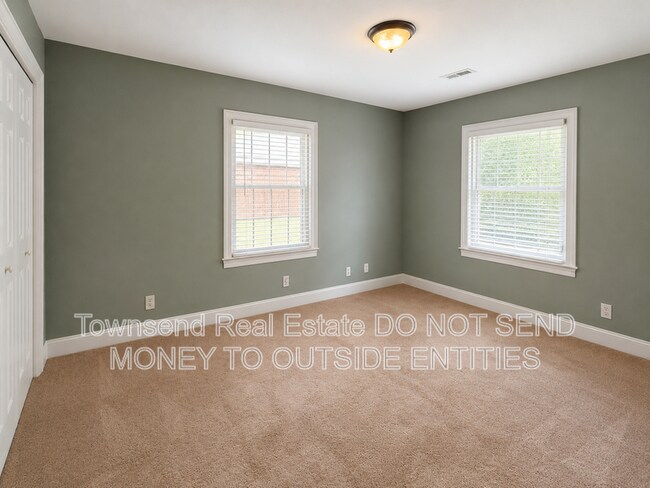 Building Photo - 342 Devane St