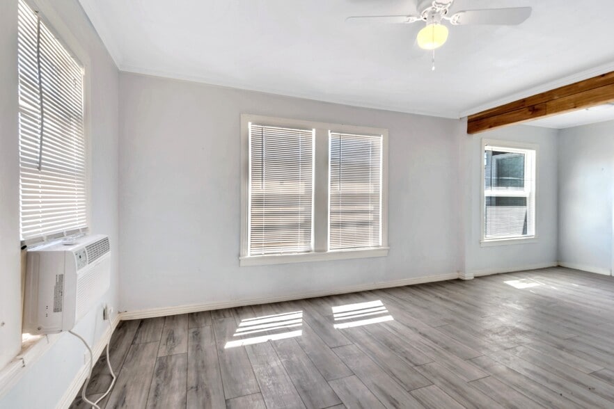 Building Photo - 305 N Robinson St