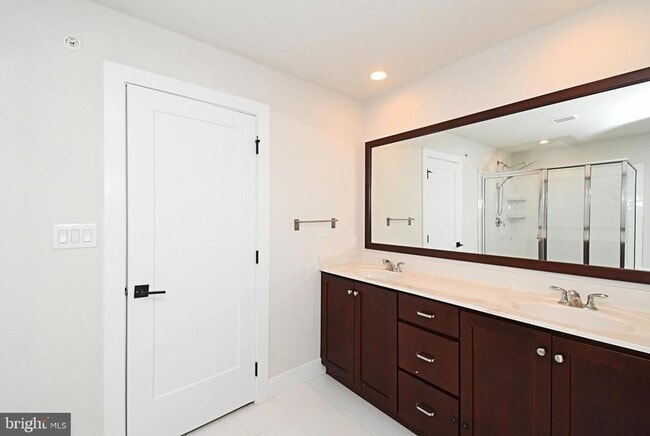 Building Photo - 136 Iron Hill Way