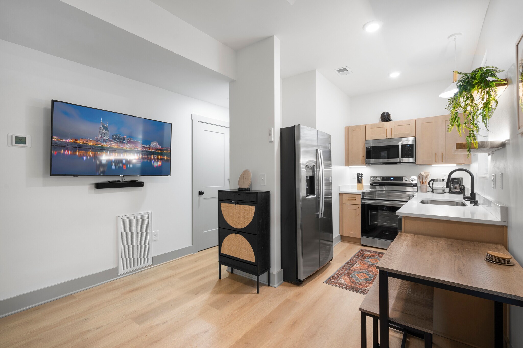 Building Photo - 530 Continental Dr