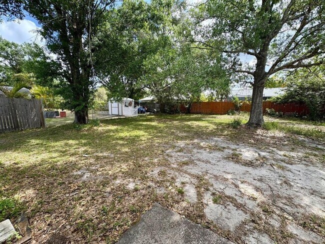 Building Photo - 609 Tamarin Ln