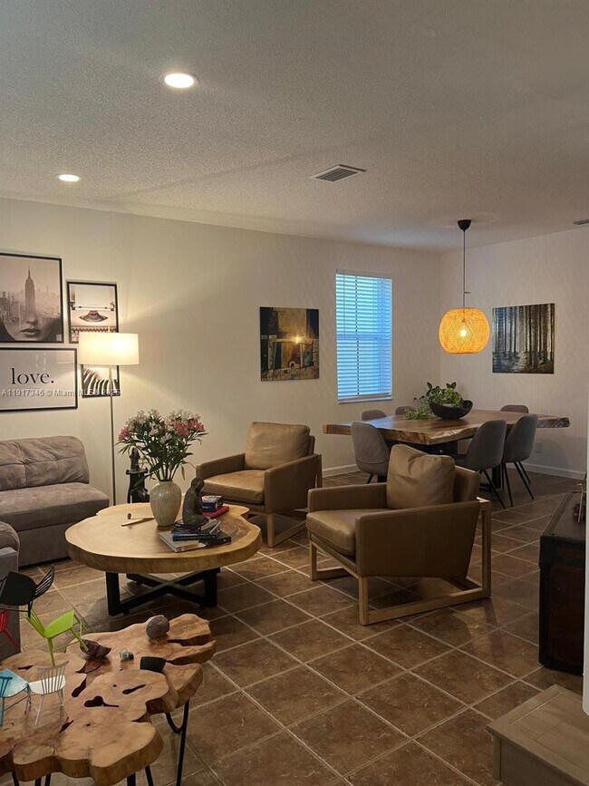 Building Photo - 1546 Sandpiper Cir