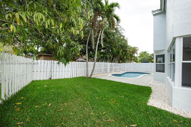 Building Photo - 1127 SW 104th Way