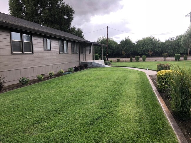 Building Photo - 1980 Sultana Dr