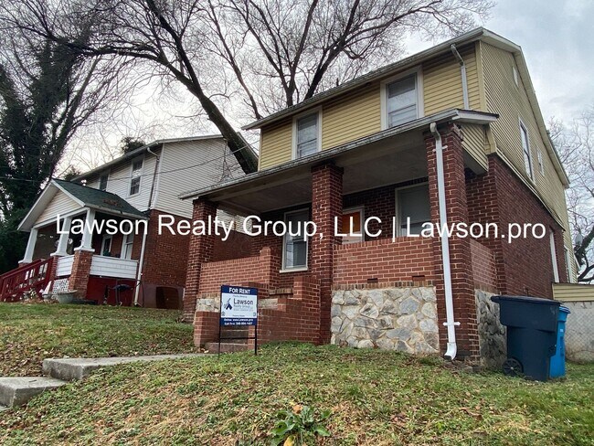 Building Photo - Updated Three Bedroom with Flat Yard