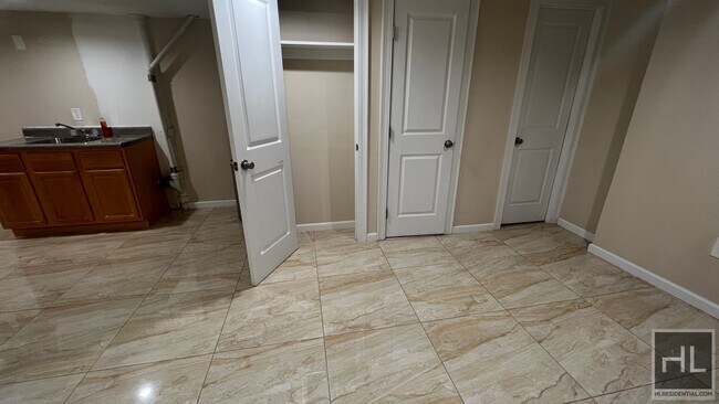 Building Photo - NEWLY RENOVATED  BEAUTIFUL STUDIO EAST 42 ...