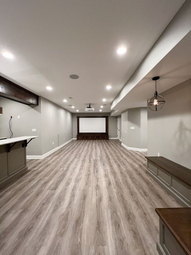 Building Photo - SEE IT NOW: Luxury 5-Bed Home in Wilshire ...