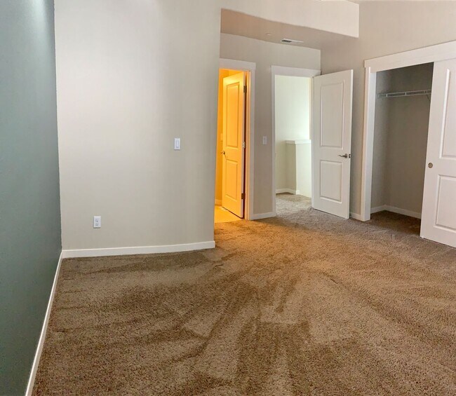 Building Photo - 28609 SW Villebois Dr N