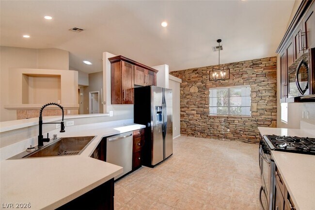 Building Photo - 3719 Maple Creek Ave