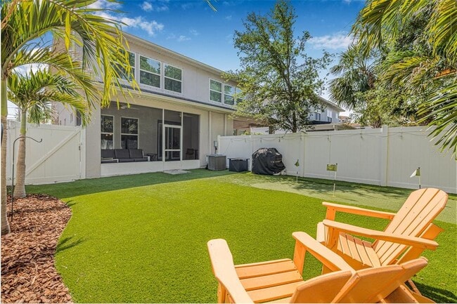 Building Photo - 307 S Gomez Ave