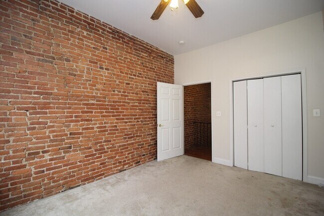 Building Photo - 1819 Jackson St