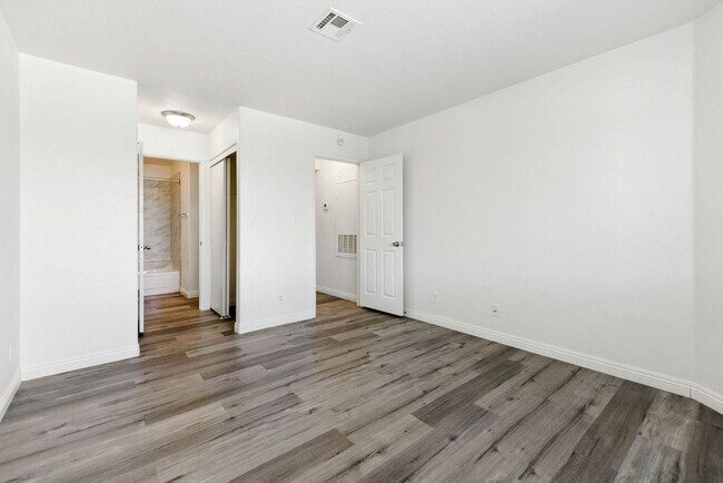 Building Photo - SW!! 2 Bedroom Condo!! 1st Floor!! Newly r...