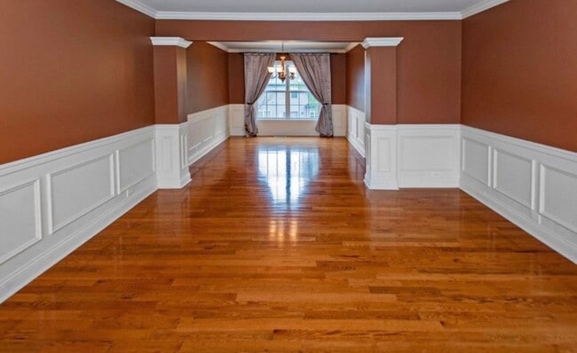 Building Photo - Welcome home to this stunning 4-bedroom, 2.5-bath residence in the highly sought-after Williamsga...