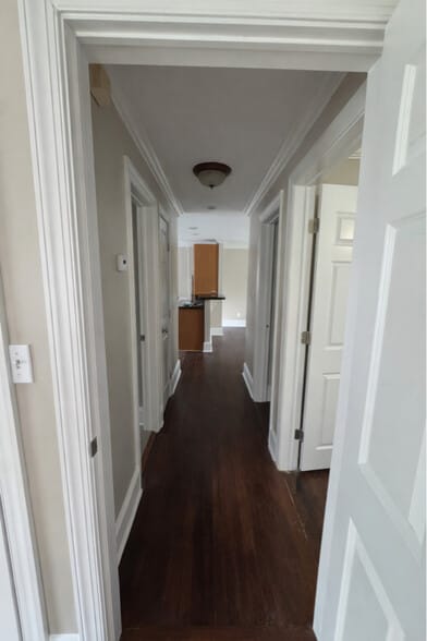 Building Photo - 1976 Lynnwood Dr