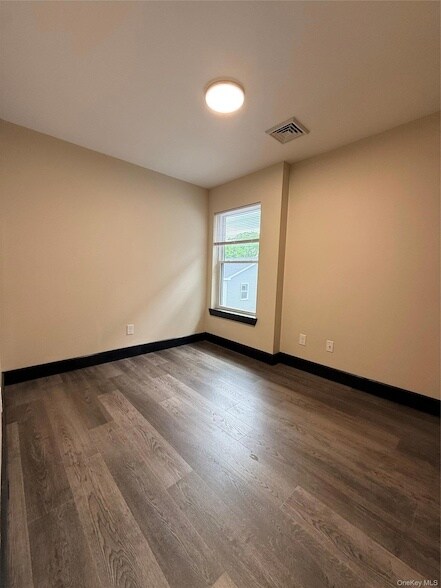 Building Photo - 268 Carpenter Ave